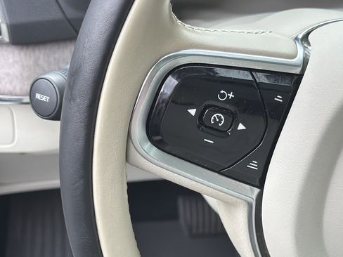 Certified 2023 Volvo XC90 B5 Plus w/ Protection Package Premier AWD/4WD image 19