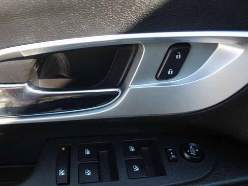 Used 2017 Chevrolet Equinox Premier w/ Enhanced Convenience Package AWD/4WD image 13