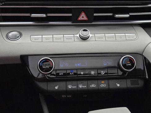 Certified 2026 Hyundai Elantra Limited FWD image 15