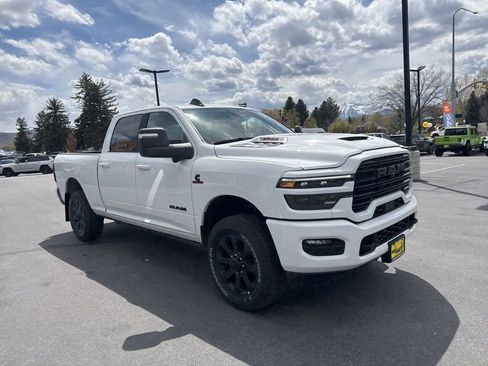 New 2026 RAM 2500 Laramie AWD/4WD image 3