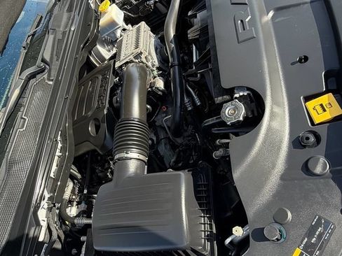 Used 2024 RAM 1500 Laramie AWD/4WD image 16