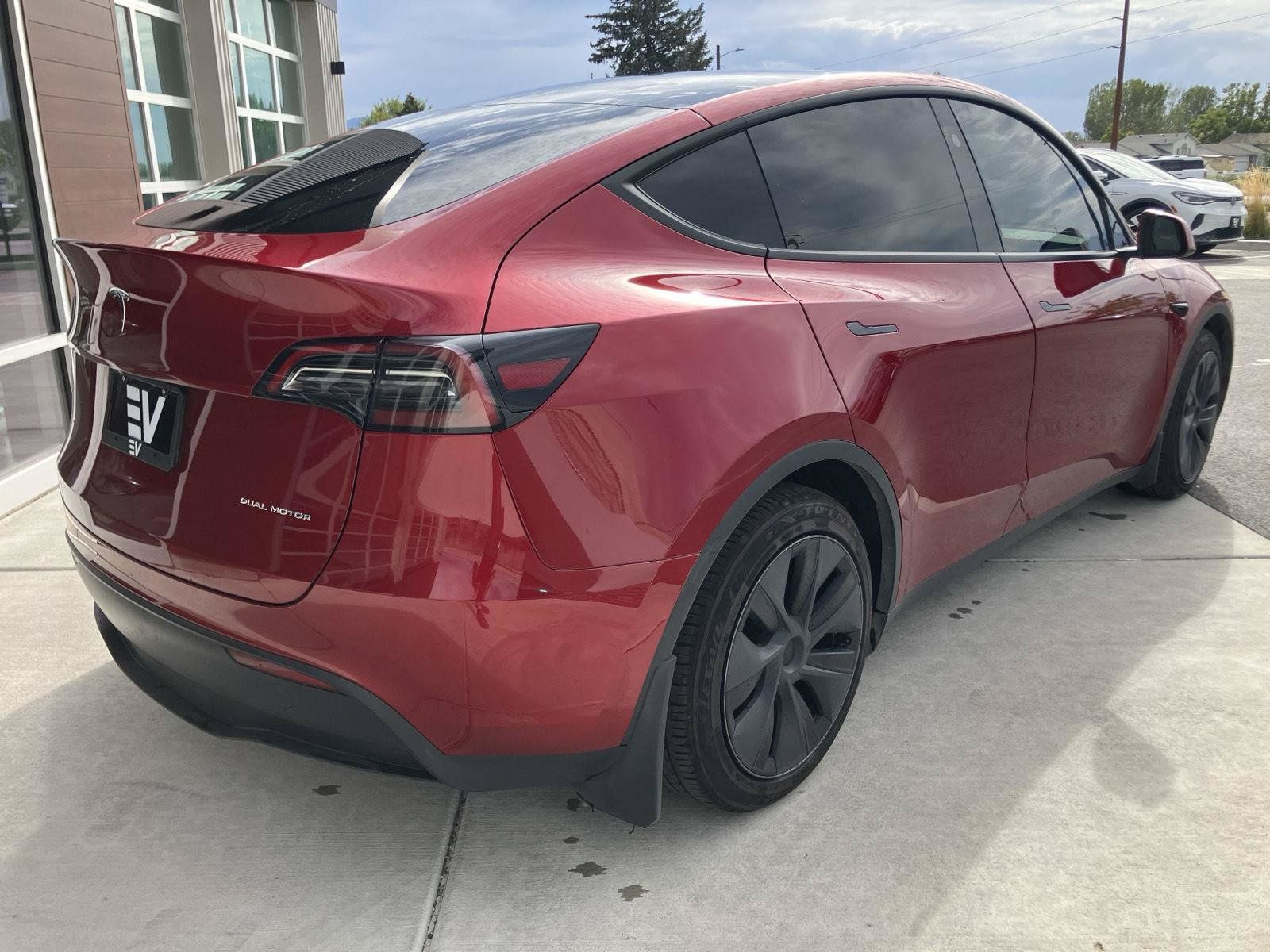 Used 2024 Tesla Model Y Long Range AWD/4WD image 8