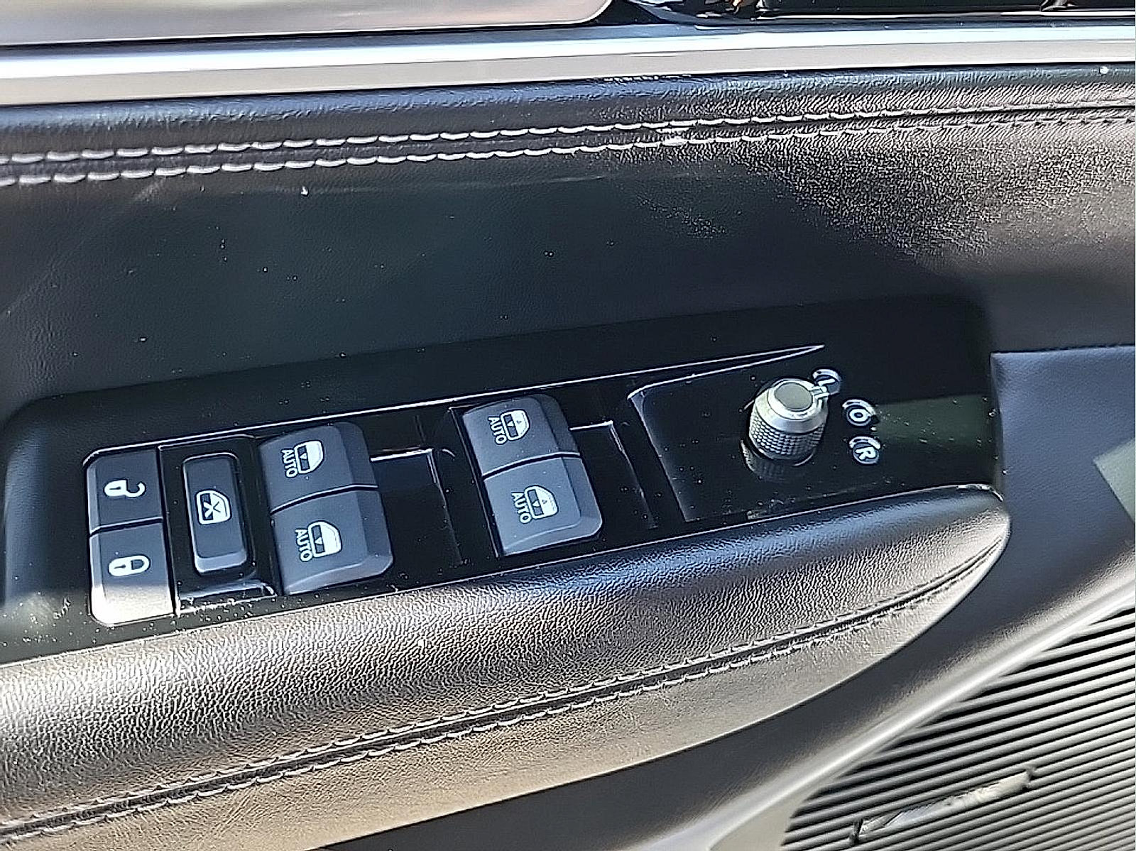 Used 2024 Jeep Wagoneer L Series II w/ Flexible Seating Group AWD/4WD image 15