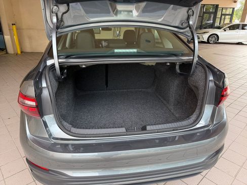 Used 2025 Volkswagen Jetta SE image 24