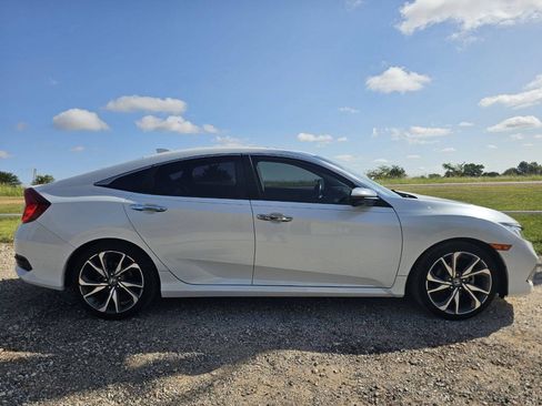 Used 2019 Honda Civic Touring image 5