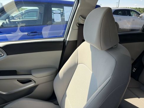Used 2025 Kia Soul LX w/ LX Technology Package FWD image 22