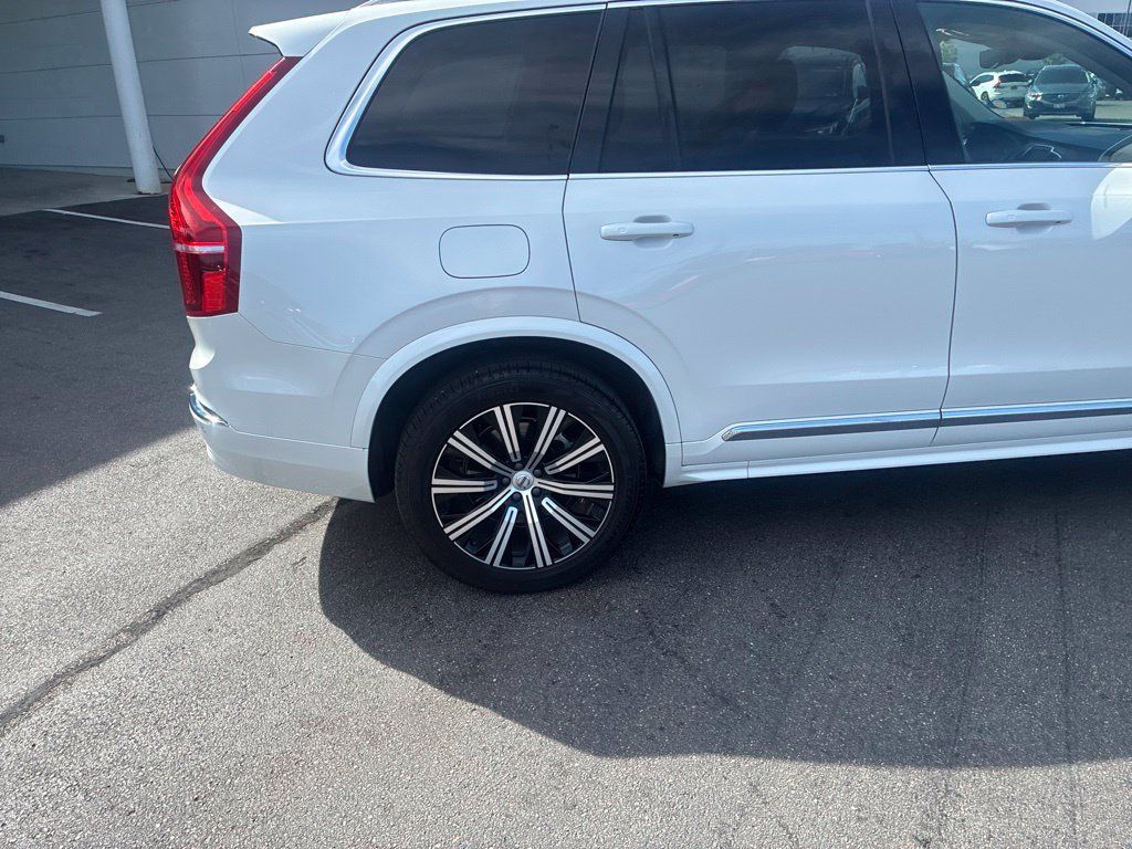 Certified 2024 Volvo XC90 B5 Core w/ Climate Package AWD/4WD image 3