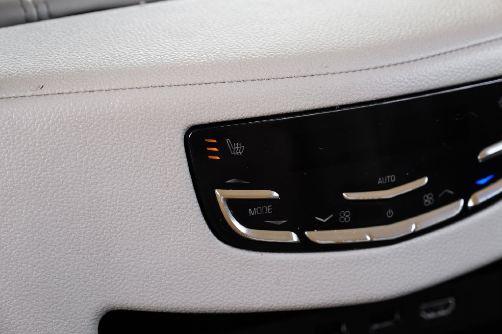 Used 2019 Cadillac Escalade ESV Luxury AWD/4WD image 44
