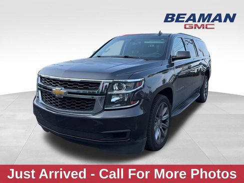 Used 2017 Chevrolet Suburban LS RWD image 1