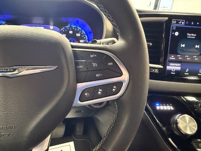 Used 2025 Chrysler Pacifica Select FWD image 21