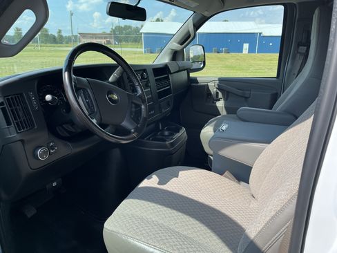 Used 2021 Chevrolet Express 2500 w/ Driver Convenience Package RWD image 14