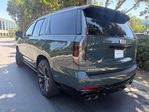 Used 2025 Cadillac Escalade V AWD/4WD image 4