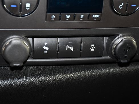 Used 2013 Chevrolet Silverado 2500 LT w/ Interior Plus Package AWD/4WD image 34