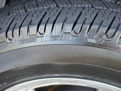 Used 2019 Chevrolet Suburban LT image 11