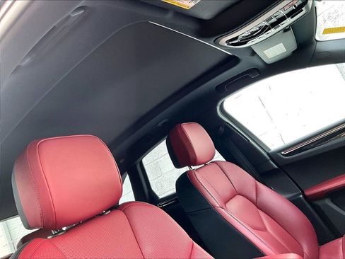 Certified 2025 Porsche Macan AWD/4WD image 27