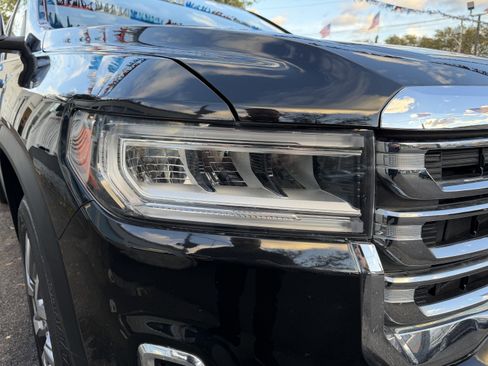 Used 2021 GMC Acadia SLT w/ Premium Package image 15