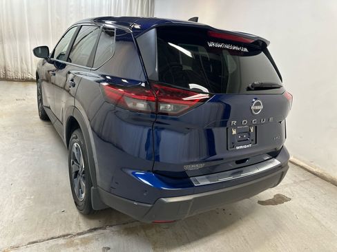 Certified 2025 Nissan Rogue SV image 2