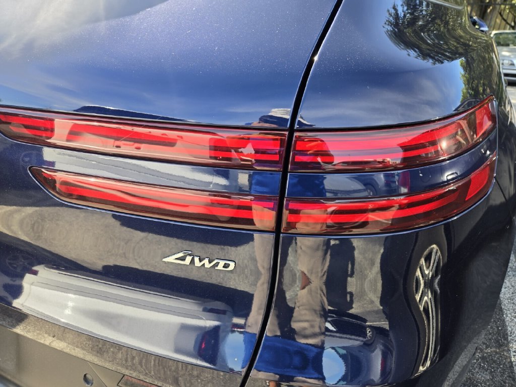 Used 2023 Genesis GV70 2.5T w/ Sport Prestige Package AWD/4WD image 8
