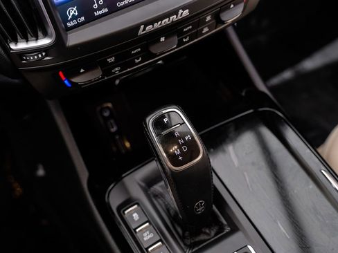 Used 2019 Maserati Levante image 27