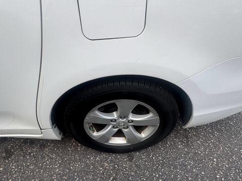 Used 2015 Toyota Sienna LE image 10