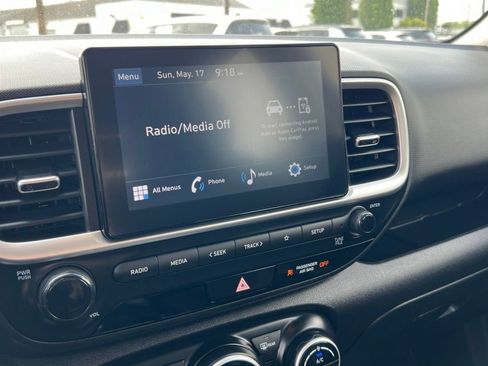 Used 2025 Hyundai Venue SEL FWD image 17