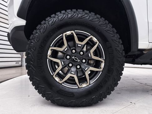 Used 2024 Chevrolet Colorado ZR2 image 13