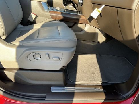 Used 2024 GMC Sierra 3500 SLT w/ SLT Convenience Package image 30