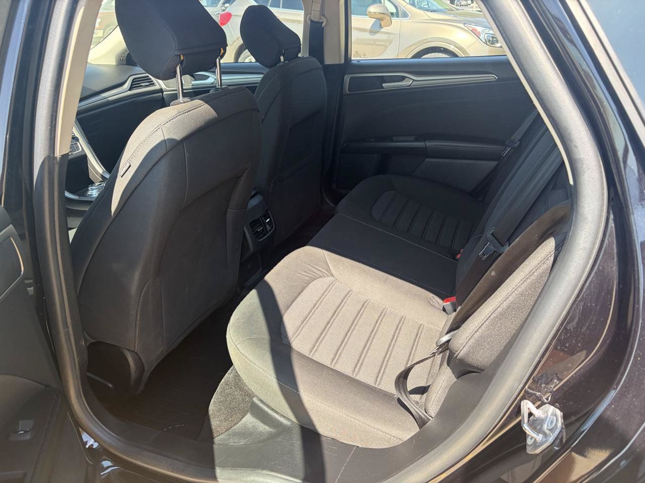 Used 2020 Ford Fusion SE FWD image 8