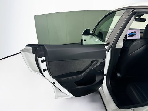 Used 2023 Tesla Model Y Performance image 25