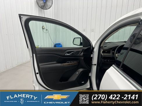 Used 2023 GMC Acadia Denali w/ Denali Technology Package FWD image 8