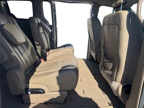 Used 2015 Chrysler Town & Country LX image 16