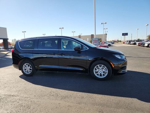 Used 2024 Chrysler Voyager LX FWD image 8