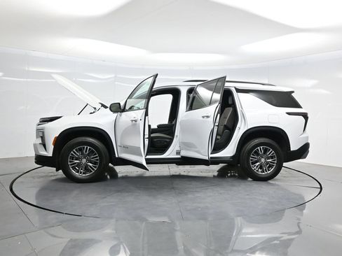Used 2025 Chevrolet Traverse LT AWD/4WD image 44