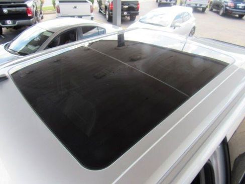 Used 2019 Ford F150 Lariat w/ Equipment Group 502A Luxury AWD/4WD image 10