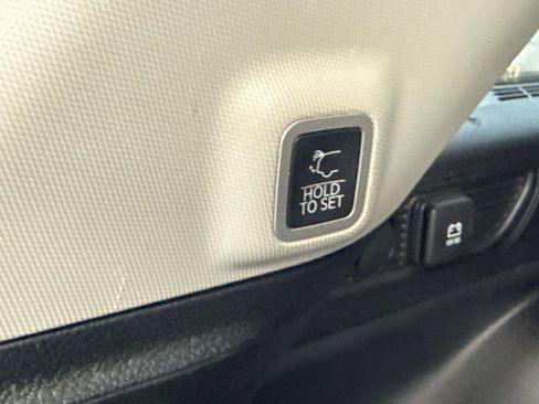 Used 2023 Jeep Grand Cherokee Limited w/ Black Appearance Package image 29