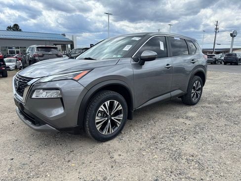 Used 2023 Nissan Rogue SV image 1