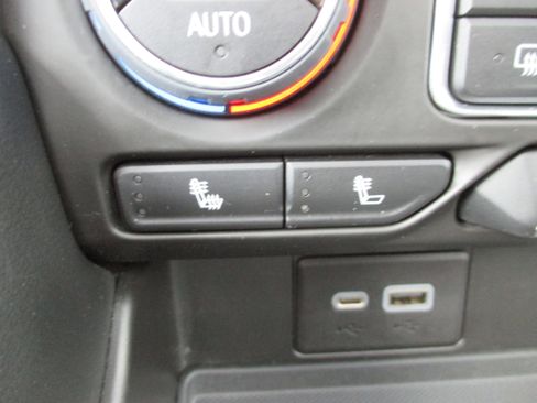 Used 2023 Chevrolet Suburban LT w/ Luxury Package image 30