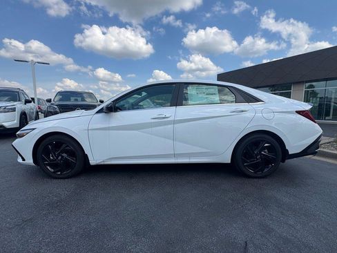 New 2026 Hyundai Elantra SEL Sport FWD image 2