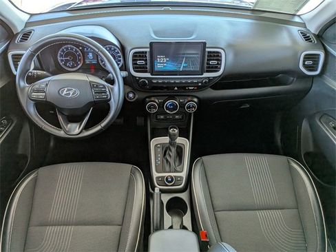 Used 2022 Hyundai Venue Limited image 30