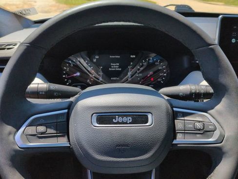 Used 2025 Jeep Compass Limited AWD/4WD image 32