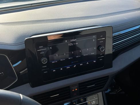 Used 2025 Volkswagen Jetta SE image 21