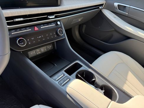New 2025 Hyundai Sonata Limited image 13