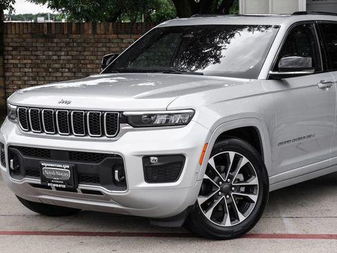Used 2022 Jeep Grand Cherokee Overland w/ Luxury Tech Group IV AWD/4WD image 13