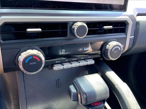 Used 2025 Toyota Tacoma TRD Off-Road AWD/4WD image 32