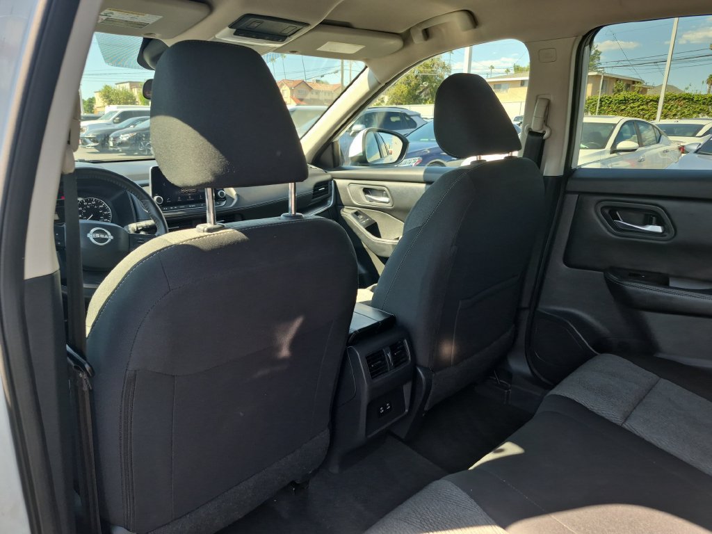 Certified 2025 Nissan Rogue SV FWD image 24