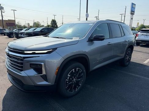 New 2026 Chevrolet Traverse LT w/ Sun and Wheel Package FWD image 3