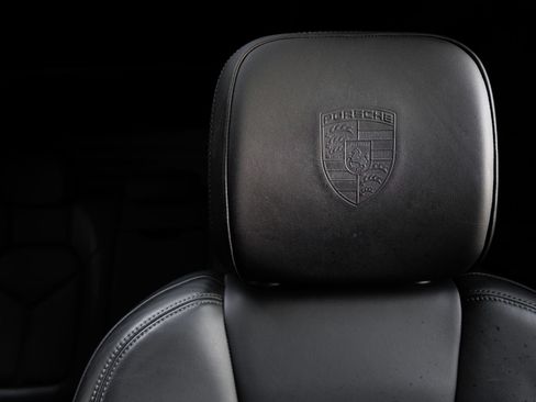 Used 2023 Porsche Macan AWD/4WD image 15