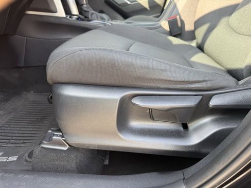 Used 2022 Toyota Corolla Cross LE image 19