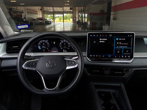 Used 2026 Volkswagen Tiguan SE FWD image 14