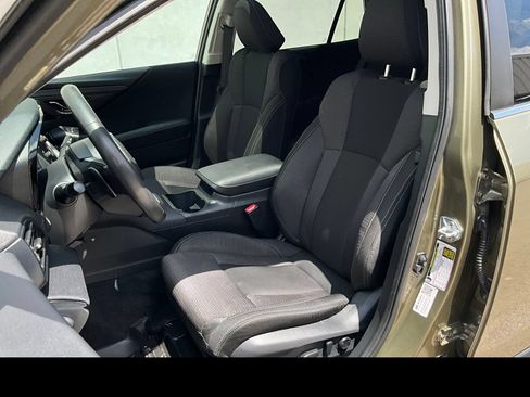 Used 2025 Subaru Outback Premium w/ Popular Package #1A AWD/4WD image 9
